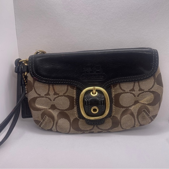 Coach Handbags - Coach Wristlet!